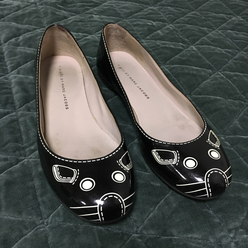 Marc Jacobs Black Patent Mouse Flats in Size 37.5